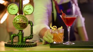 Friday night cocktails are at La Fabrica 🥂#bartenderlife #summer #drinkstagram #mixologist #drinkup  #photooftheday #bar #restaurantyverdon #yverdon #yverdonlesbainsregion #visityverdon #cocktails