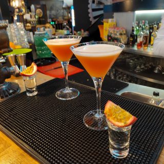 Cocktail time 😋🍹#cocktails #cocktailtime #cocktaillovers #lafabricayverdon #lafabrica #explorityverdon #yverdon #yverdonlesbains #barlounge #lounge #baryverdon #restaurantyverdon #lausanne #mylausanne #myvaud