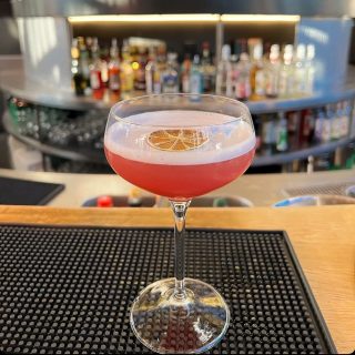 It's Cocktail Time! 🍹#cocktail #bar #yverdonlesbains #yverdon #vaud #barlounge #drinks #cocktails #food #restaurant  #instagood #mixology #music #cocktailbar #lafabrica